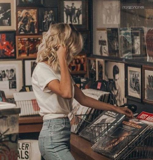 Она была кошкой: как кошка влюблялась, когтями за жизнь без надежды цеплялась.