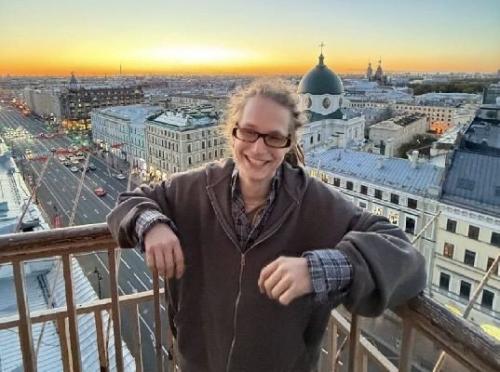 Сын децла признался, что живёт за счёт своей девушки и пока не может похвастаться финансовой независимостью.

