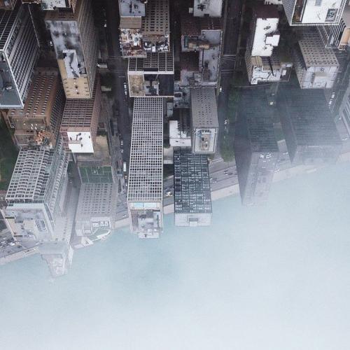 Среди людей тоже одиноко.