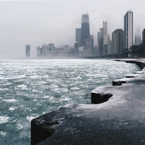 Среди людей тоже одиноко. 02