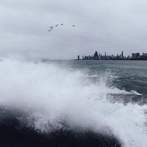 Среди людей тоже одиноко. 05