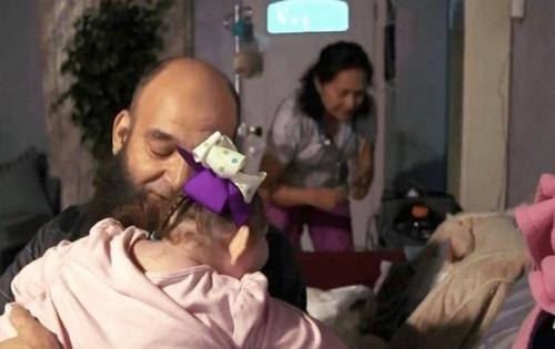 Ангел на Земле!  Мужчина уже около 20 лет берёт из детского дома больных детей, давая им счастливое детство. 01