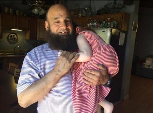 Ангел на Земле!  Мужчина уже около 20 лет берёт из детского дома больных детей, давая им счастливое детство. 02